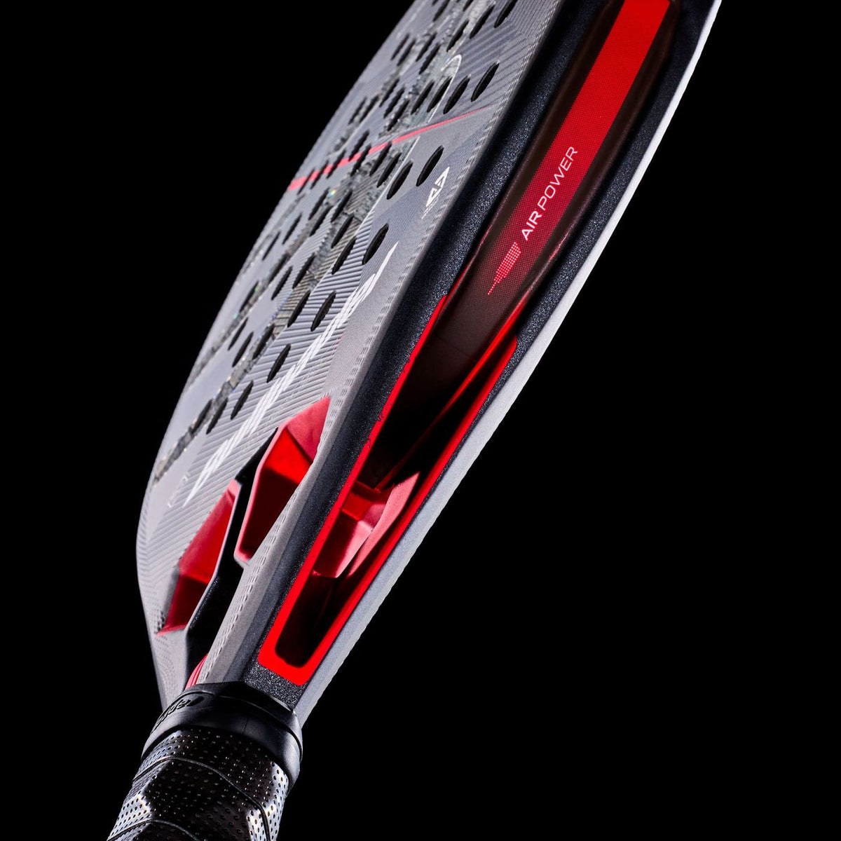Bullpadel Hack 05 Hybrid 2027 Padelschläger im Einsatz